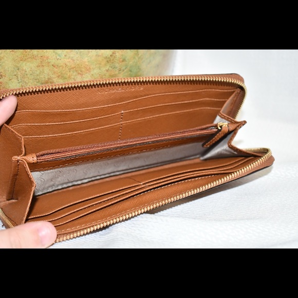 Micheal Kors Brown Wallet - Picture 3 of 4